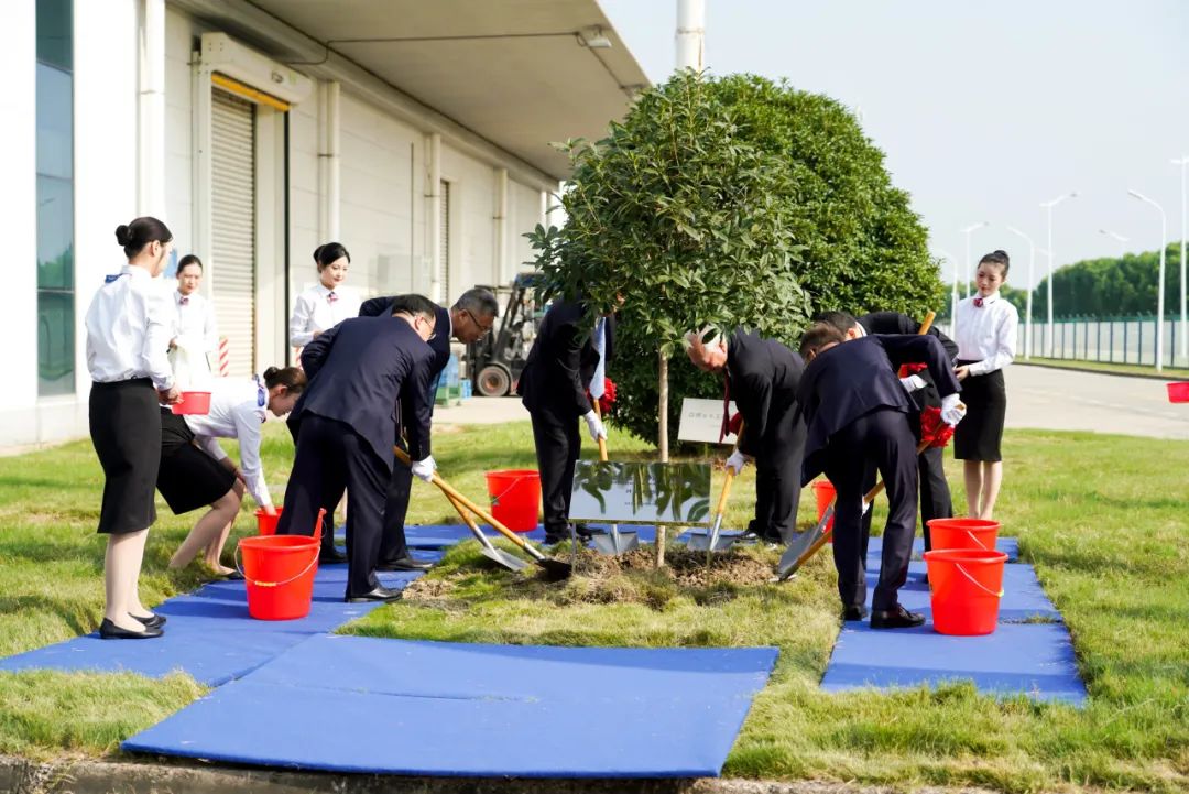 博天堂在线精密与川崎重工合资子公司——艾崎精密机械（苏州）有限公司开业典礼隆重举行
